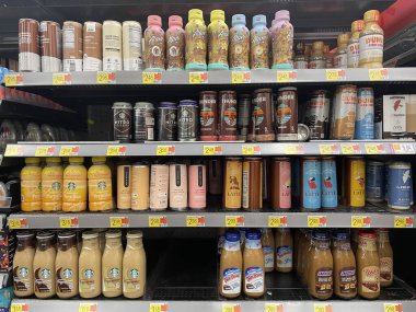 Grovetown, Ga USA - 09 07 07: 23: Walmart market içi Starbucks kahve içecekleri bölümü şişelendi