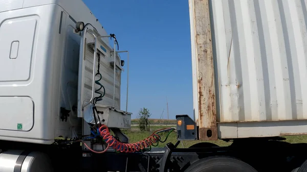 Savannah Usa Pov Widok Ulicy Mijając Półciężarówkę Autostradzie Czyste Błękitne — Zdjęcie stockowe