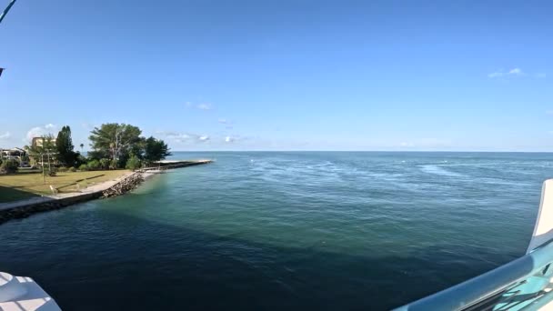 トレジャーアイランド アメリカ トレジャーアイランドビーチジョンズパスは 海の遠くのボートを描画 — ストック動画