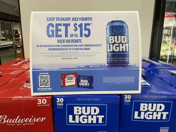 Hephzibah, Ga USA - 06 16 23: IGA Market Bud Light bira 15 dolar indirim