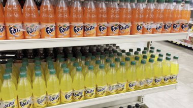 Grovetown, Ga USA - 06: 23: Fanta soda 6 paket portakal ve limonata.
