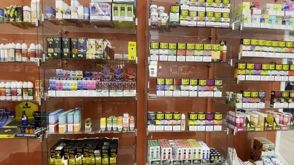Grovetown, Ga USA - 06: 23: Vape shop delta 8 ürünleri duvarda
