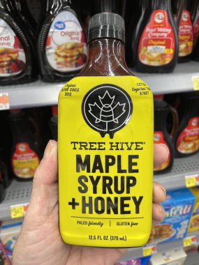 Grovetown, Ga USA - 09: 30 30 23: Walmart Market Ağaç Akçaağaç şurubu ve bal