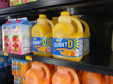 Grovetown, Ga USA - 09: 30 30 23: Walmart Marketi Sunny Delight içki bölümü