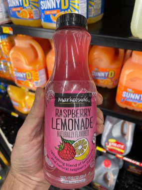Grovetown, Ga USA - 09: 30 30 23: Walmart Market Marketi Ahududu Limonatası