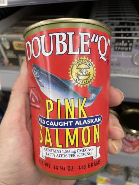 Grovetown, Ga USA - 08 06 06 23: Walmart Marketi Çift Q konserve pembe somon