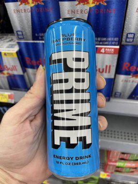Grovetown, Ga USA - 08 06 06: 23: Walmart market Prime enerji içeceği mavi kutu
