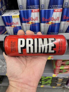 Grovetown, Ga USA - 08 06 06 23: Walmart market Prime enerji içeceği tarafı