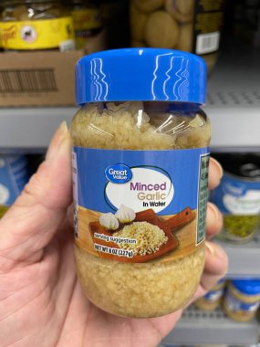Grovetown, Ga USA - 08 06 06 23: Walmart Kıymalı Sarımsak Marketi