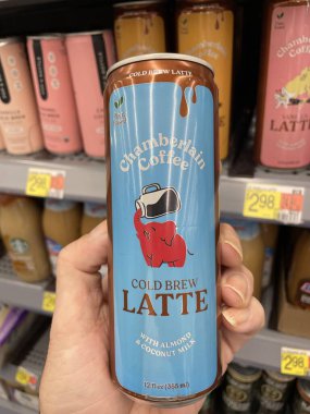 Grovetown, Ga USA - 08 06 06 23: Walmart market Chamberlain Kahve Soğuk Bira
