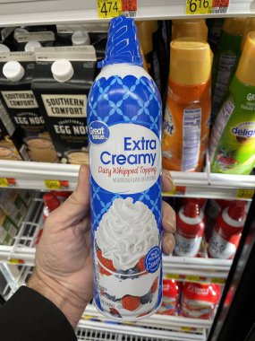 Grovetown, Ga USA - 10 25 Mart 23: Walmart Extra krem şanti kutusu