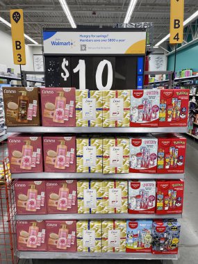 Grovetown, Ga USA - 10 25 Mart 23: Walmart Market Tatil Marketi Markalı Banyo Sabun setleri