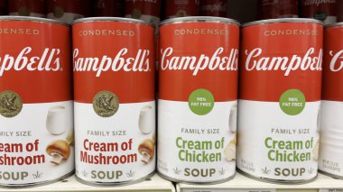 Grovetown, Ga USA - 02-16-22: Market Campbell 'ları konserve çorba krema tatları