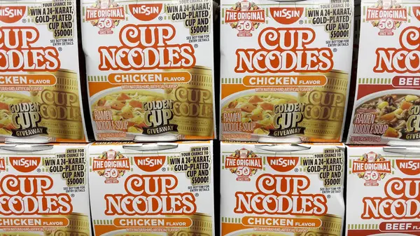 Grovetown, Ga USA - 02 01 22: Market Nissin cup o noodles çorbası