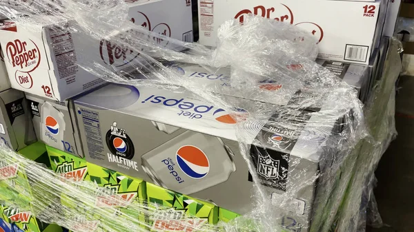 Grovetown, Ga USA - 02 01 22: Food Lion Market Diyet Pepsi 12 paket palet paketi