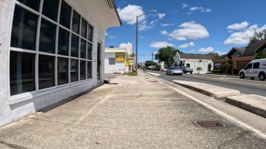 Lakeland, Fla USA - 04: 29: Vintage binalar Florida Bulutları önünde mavi gökyüzü kabarık beyaz bulutlar