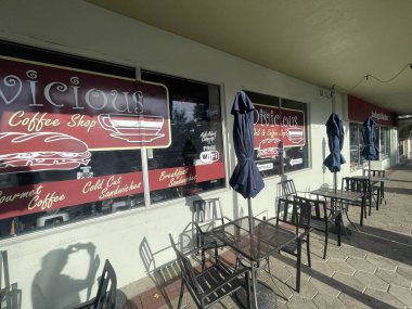 Lakeland, Fla USA - 04: 20 24: Lakaland Florida şehir merkezindeki şeytani kahve dükkanı