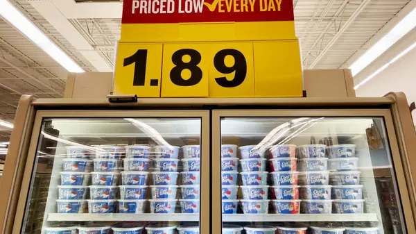 stock image Grovetown, Ga USA - 11 05 2021: Food Lion grocery store 2021 baking goods Edwards pies and cool whip display