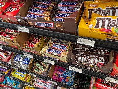 Lakeland Fla, ABD - 05: 19 24: Harveys Market İçişleri Bakkalının Şekerci Dükkanı