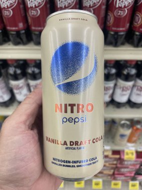 Lakeland Fla, ABD - 05: 19 24: Harveys market içi Pepsi Nitro enerji içeceği vanilya