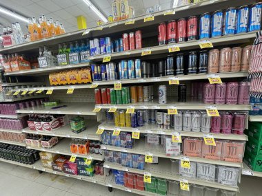 Lakeland Fla, ABD - 05: 19 24: Harveys iç enerji içecekleri bölümü yan görünümü