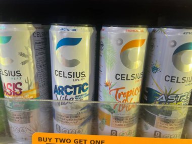 Lakeland, Fla USA - 05: 27 24: 7 11 mağaza iç taraftaki Celsius enerji içecekleri