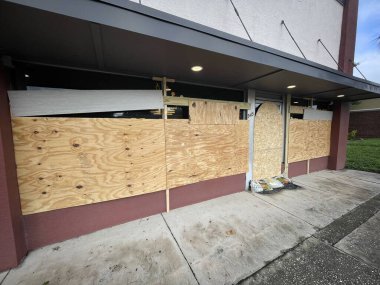 Lakeland, Fla USA 10 11: 24 Milton Kasırgası pencere önlerini kapattı