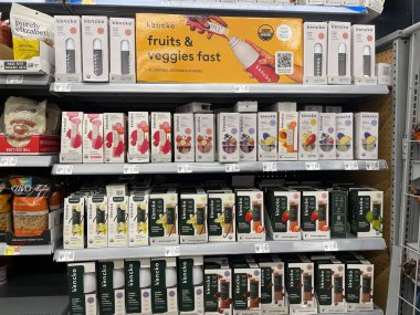 Lakeland, Fla USA - 10 29 29: Walmart süper merkezi Kencko vejetaryen içeceği