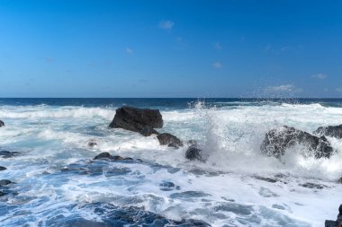 Deniz Burnu. El Golfo 'da dalgalar kayalara çarpıyor. Sabinosa 'da. El Hierro adası. Kanarya adaları