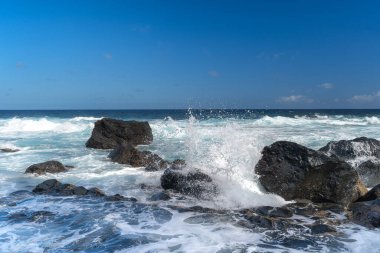 Deniz Burnu. El Golfo 'da dalgalar kayalara çarpıyor. Sabinosa 'da. El Hierro adası. Kanarya adaları