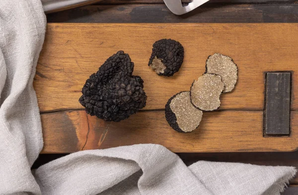 Whole Sliced Black Truffles Mushroom Wooden Board Dark Brown Table — Stock Photo, Image