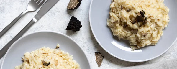 Risotto Wild Porcini Mushrooms Black Truffles Italy Served Plate Top — Stockfoto
