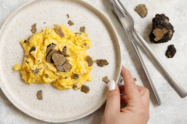 Hand Plate Scrambled Eggs Fresh Black Truffles Top View Italian — Stock Photo, Image