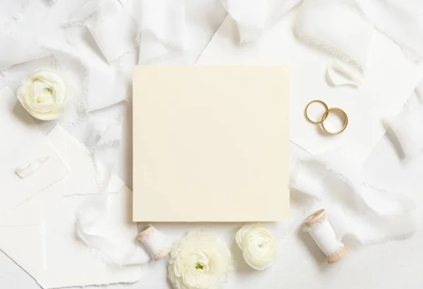 Blank Card Cream Roses White Silk Ribbons Wedding Rings Top — Stock Photo, Image