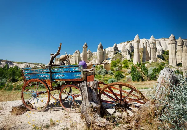 Versierde Koets Love Valley Cappadocië Tegen Blauwe Lucht Zomer Populair — Stockfoto