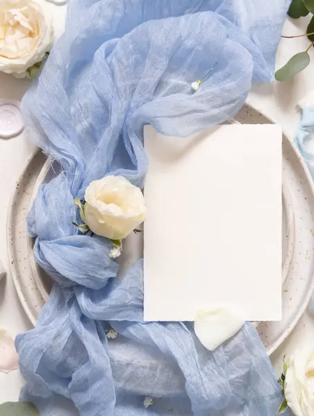Vertical Blank Card Light Blue Tulle Fabric Knot Cream Roses 图库图片