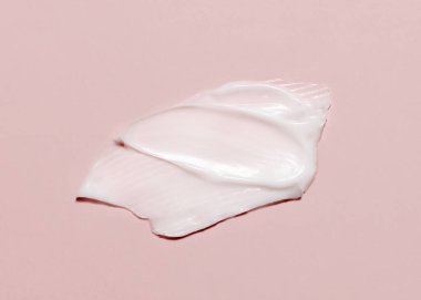 Açık pembe üst manzaralı kozmetik krem lekesi. Cilt ürünü dokusu - krem ya da besleyici merhem. Nemlendirici yüz kremi ya da vücut losyonu lekesi. Günlük kişisel bakım