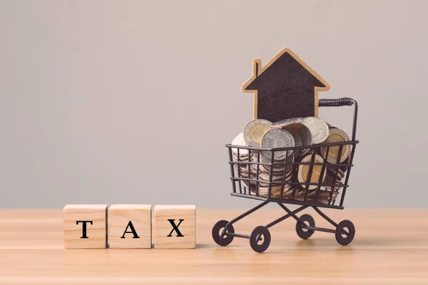 Податок Будинок Концепцію Оплати Нерухомості Tax Пише Дерев Яних Блоках — стокове фото