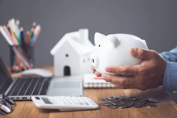 Huis Aankoop Geld Besparen Idee Home Cost Berekenen Concept Man — Stockfoto