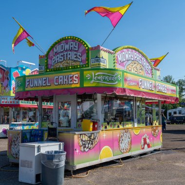 Fergus Falls, Minnesota ABD 20 Temmuz 2022. Otter Tail İlçe Fuarı, Fergus Falls, Minnesota. Yaz eğlencesi, yazın Minnesota, ABD 'de yemek arabaları. 