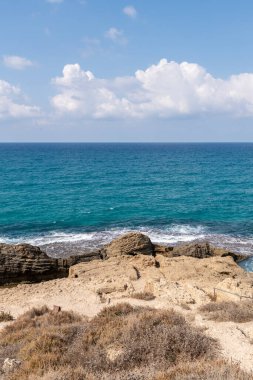 Yazın sonlarında Dor Beach Ulusal Parkı. Akdeniz boyunca güzel bir manzara.. 