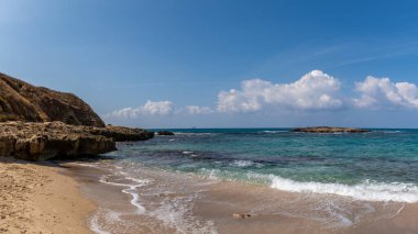 Yazın sonlarında Dor Beach Ulusal Parkı. Akdeniz boyunca güzel bir manzara.. 