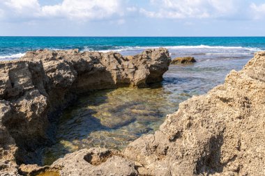 Yazın sonlarında Dor Beach Ulusal Parkı. Akdeniz boyunca güzel bir manzara.. 