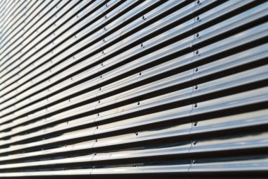 Gri kıvrımlı metal duvar, yakın, soyut, arka plan Minnesota, ABD.