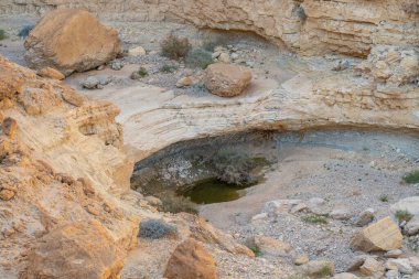 İsrail 'deki Ölü Deniz' in yakınındaki Musevi Çölü 'ndeki Wadi Rau bölgesinden görüntü.