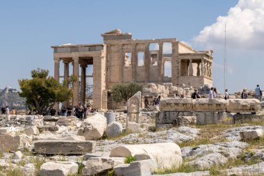 Atina, Yunanistan 24 Nisan 2023 Atina, Yunanistan 'daki Akropolis tepesinde Athena Polias Tapınağı