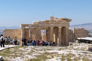 Atina, Yunanistan 24 Nisan 2023 Atina, Yunanistan 'daki Akropolis tepesinde Athena Polias Tapınağı