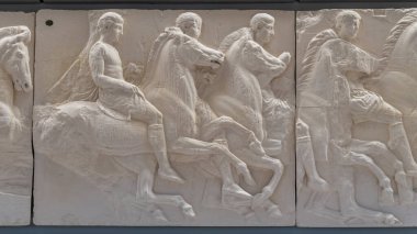 Atina, Yunanistan 25 Nisan 2023 'te Atina' daki güzel çağdaş Akropol Müzesinde Sanat Eserleri.  