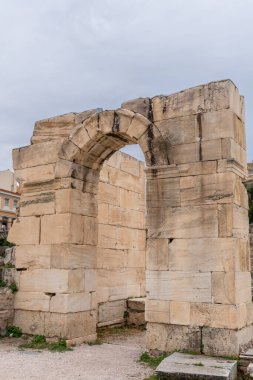 Yunanistan 'ın Atina kentindeki Monastiraki Meydanı yakınlarındaki Hadrian Kütüphanesi kalıntıları.