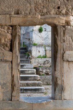 Yunanistan 'ın Atina kentindeki Antik Agora' da Attalos Stoası 'nın mimari özellikleri.